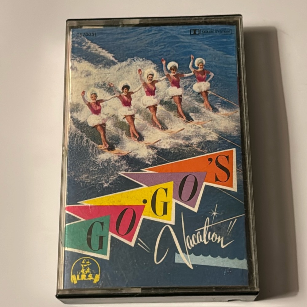 GO GO’S: Vacation cassette tape in great condition. Vintage music collector 🎵